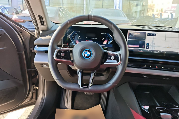 BMW i5 2025 car image #14
