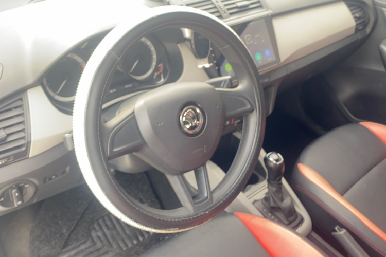 Skoda Fabia 2019 car image #14