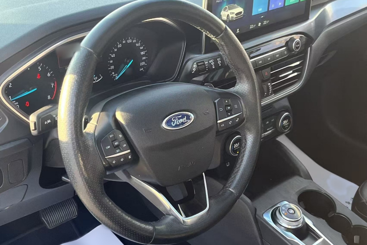 Ford Focus Active 2020 #14 Ford Focus Active 2020 car image #14