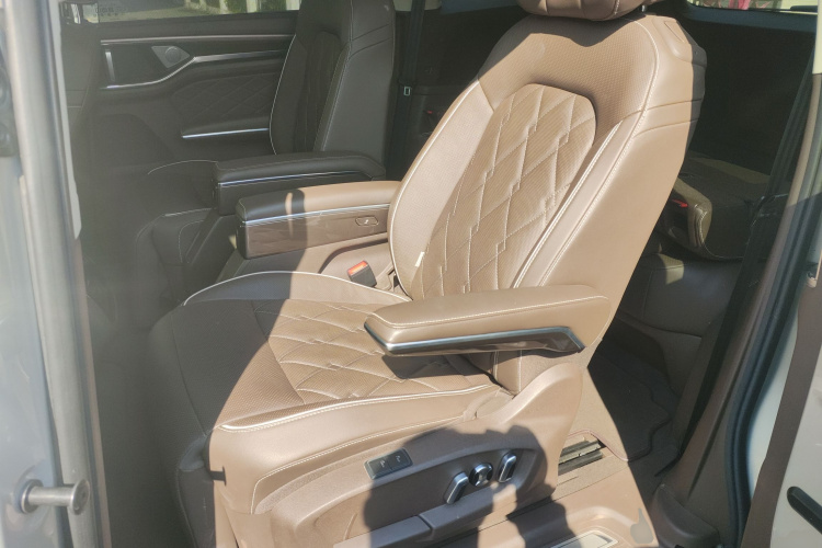 Volkswagen Viloran 2021 car image #14