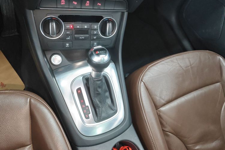 Audi Q3 2017 car image #14