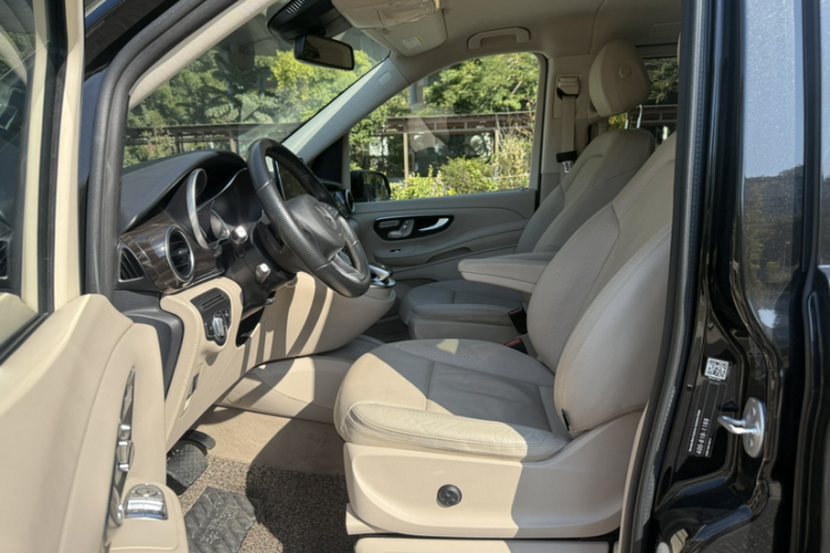 Mercedes-Benz V Class 2018 #14 Mercedes-Benz V Class 2018 car image #14