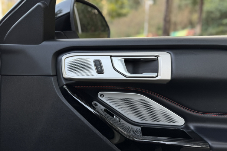 Ford Explorer 2020 car image #14