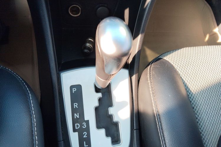 Hyundai Reina Hatchback 2015 imagem de carro #14