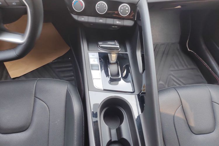 Hyundai Elantra 2024 car image #14