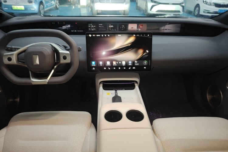 Avatr 06 2025 car image #14