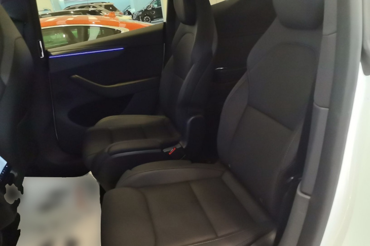 特斯拉 Model Y L 2025 汽车图片 #14