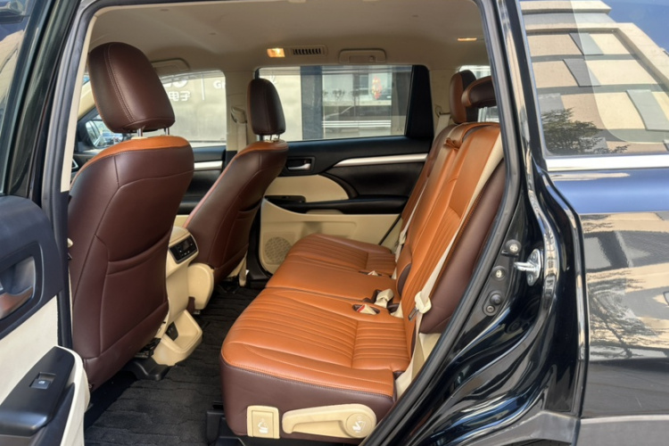 Toyota Highlander 2020 car image #14