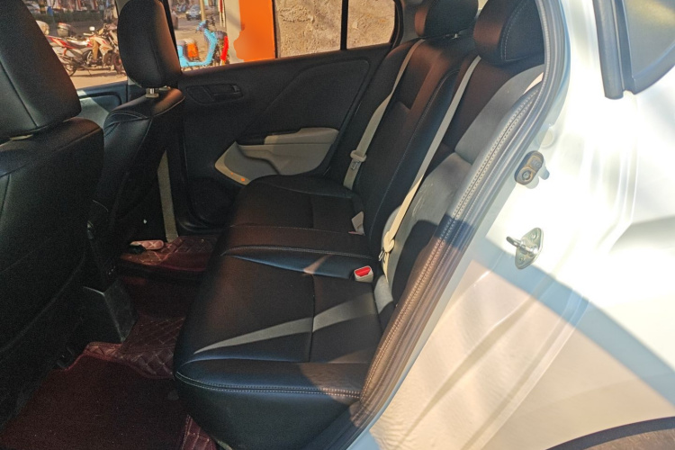 Honda Greiz 2017 صورة سيارة #14