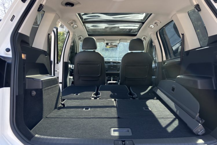 Volkswagen Touran 2019 #14 Volkswagen Touran 2019 car image #14