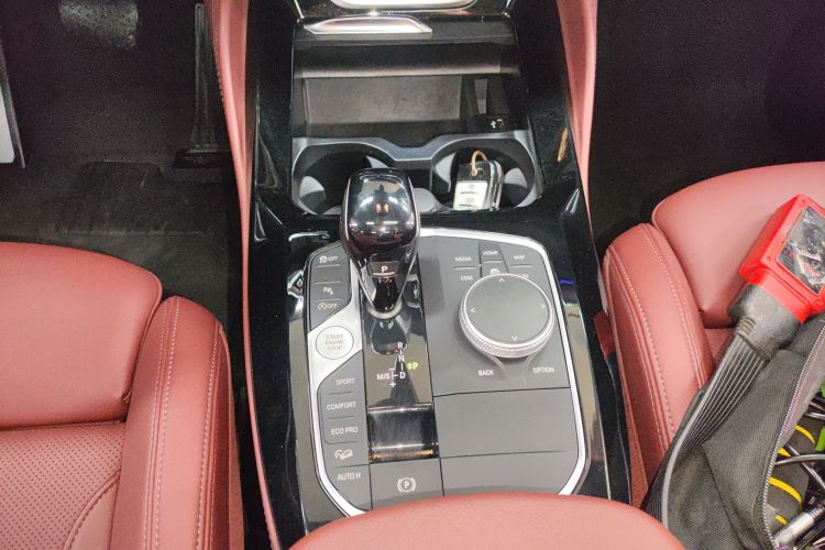 BMW X4 2023 car image #14