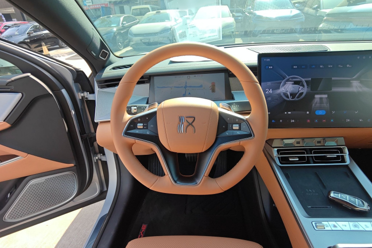 BYD HanL 2025 car image #14