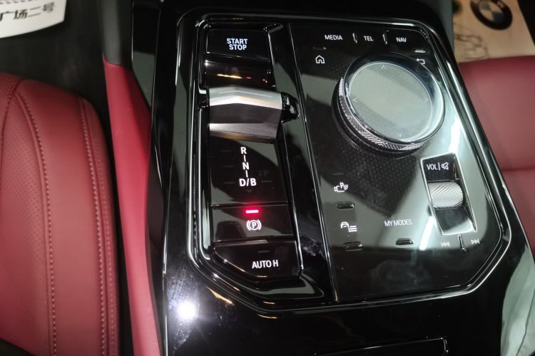 BMW i5 2025 car image #14