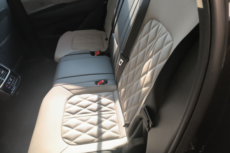 Volkswagen Tavendor 2024 car image #14