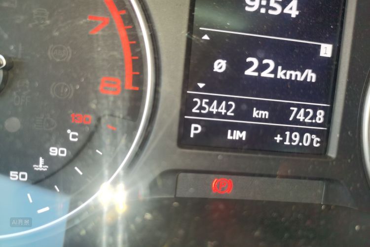 Audi Q2L 2020 car image #14