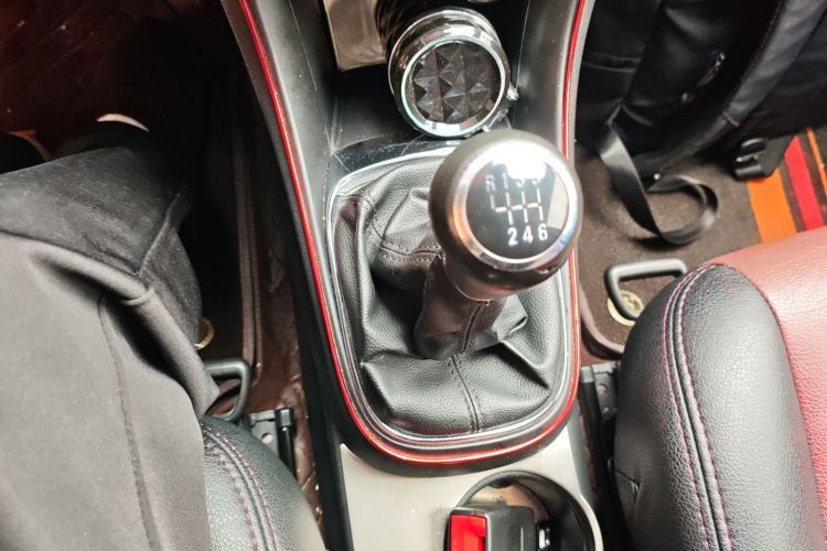 Chevrolet Tracker 2017 car image #14