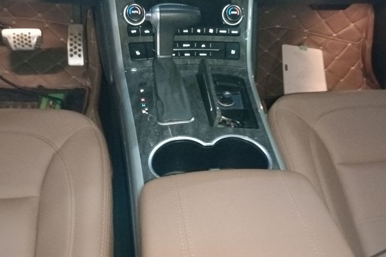 Haval H8 2016 #14 Haval H8 2016 car image #14