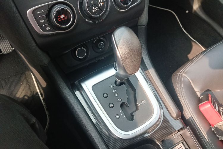 Citroen C4L 2015 car image #14