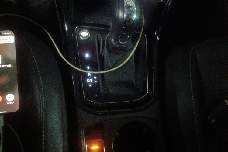 Volkswagen Touran 2018 car image #14