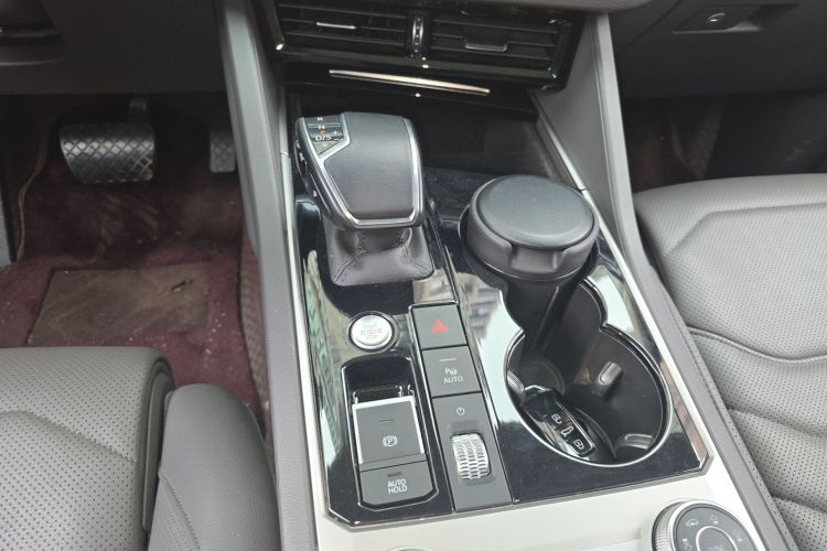 Volkswagen Touareg 2022 immagine di auto #14