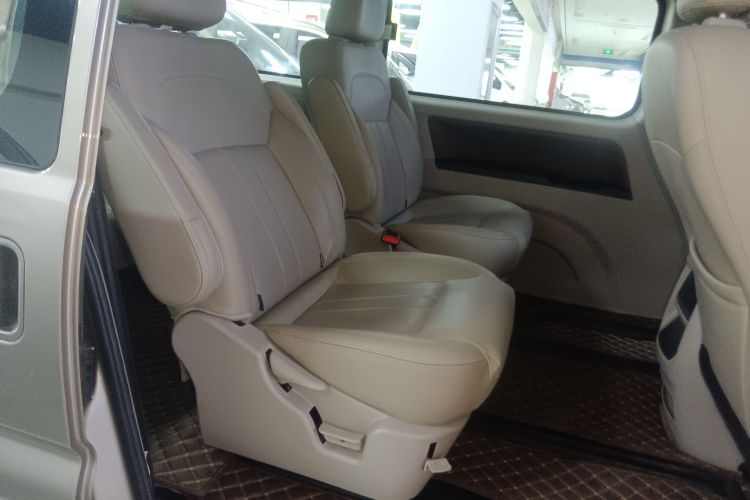 Forthing Lingzhi 2020 #14 Forthing Lingzhi 2020 car image #14