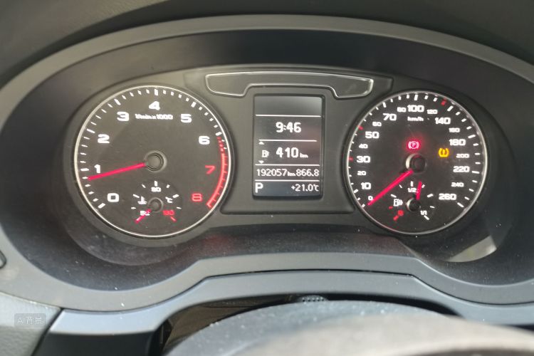 Audi Q3 2016 car image #14