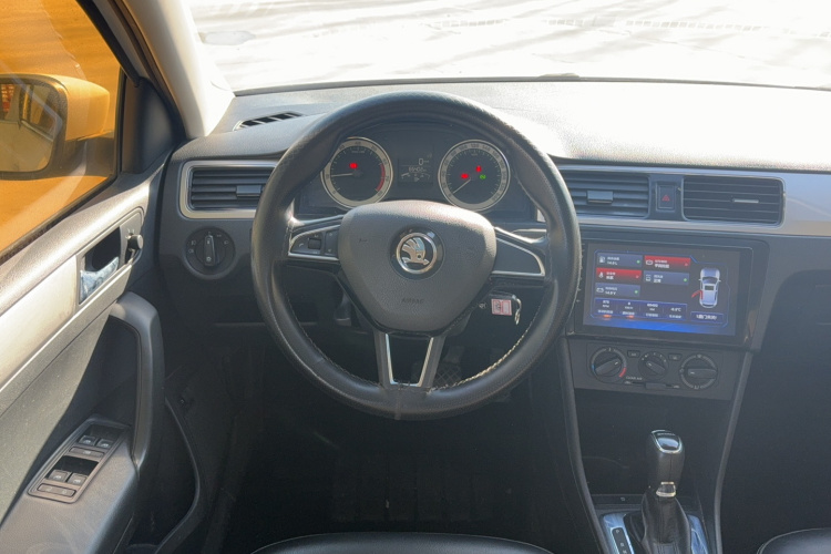 Skoda Rapid 2018 car image #14