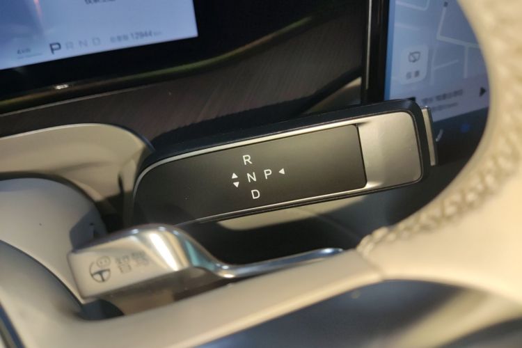 Denza N9 2025 #14 Denza N9 2025 car image #14