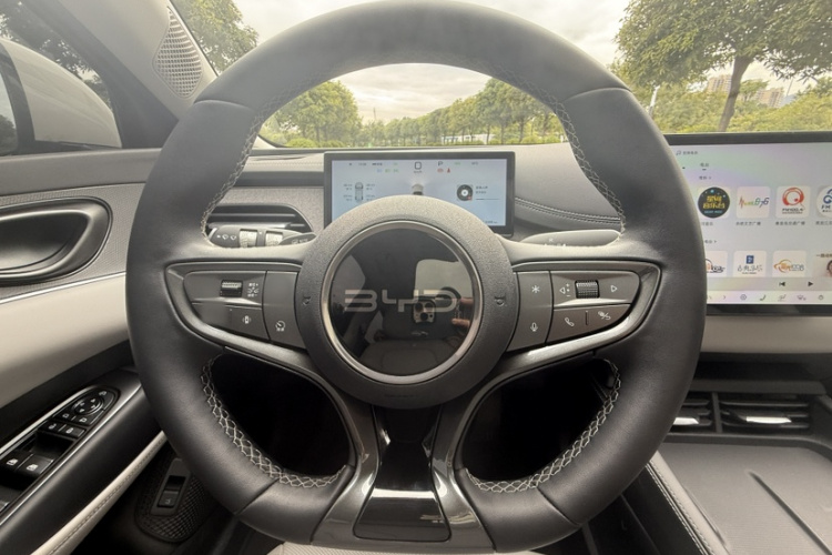 BYD Seal 06 DM-i 2025 #14 BYD Seal 06 DM-i 2025 immagine di auto #14