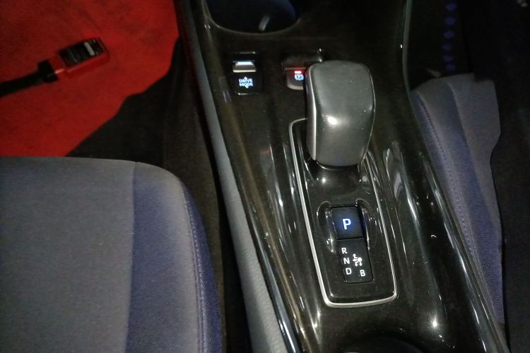 Toyota C-HR EV 2021 изображение автомобиля #14