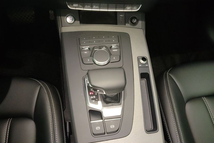 Audi Q5L 2019 #14 Audi Q5L 2019 car image #14