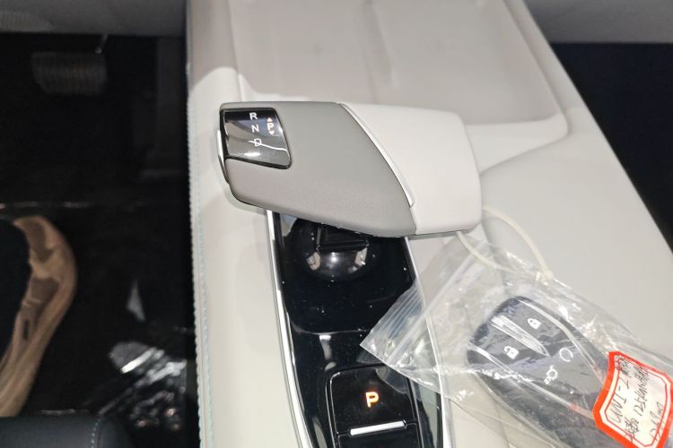 Changan UNI-Z PHEV 2025 #14 Changan UNI-Z PHEV 2025 car image #14