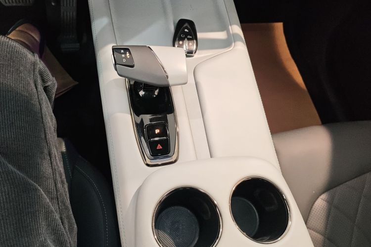 Changan UNI-Z PHEV 2024 #14 Changan UNI-Z PHEV 2024 car image #14