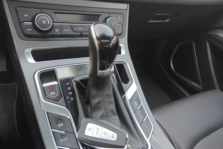 GEELY Emgrand 2019 car image #14