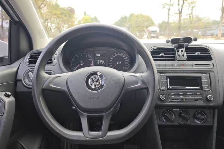 Polo 2016 car image #14