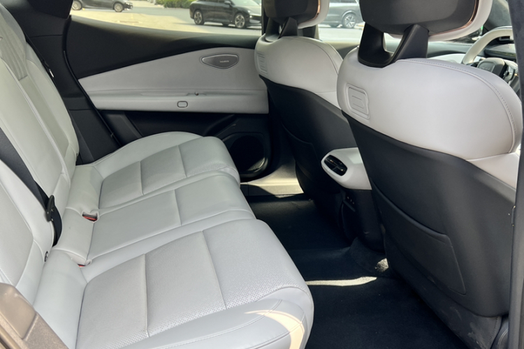 Lynk & Co 2025 car image #14