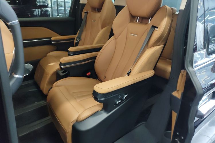 HongQi HQ9 PHEV 2024 #14 HongQi HQ9 PHEV 2024 car image #14