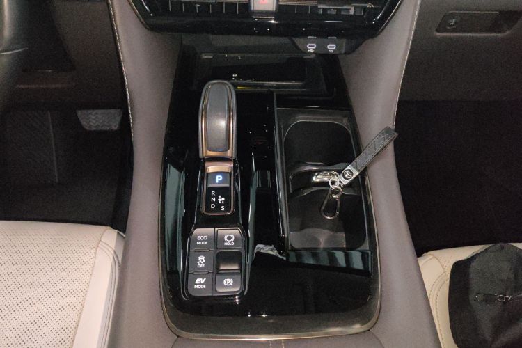 Toyota Vellfire 2024 car image #14