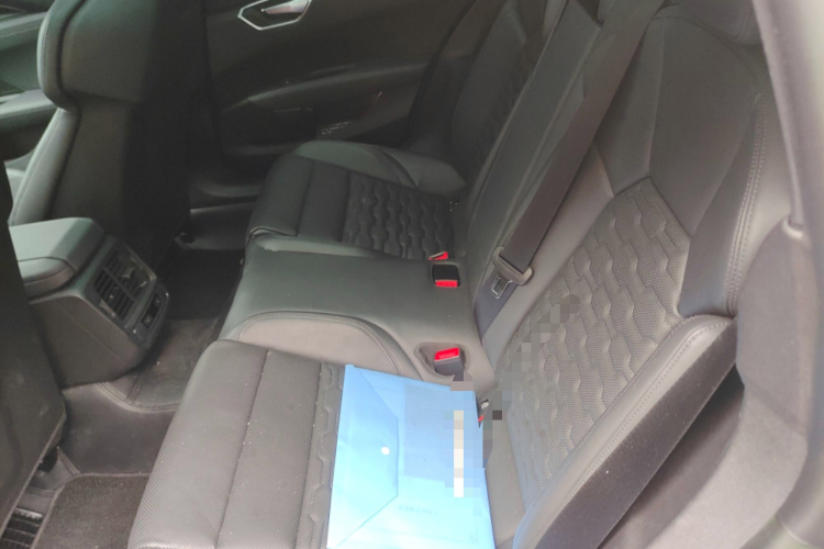 Audi e-tron GT 2024 car image #14