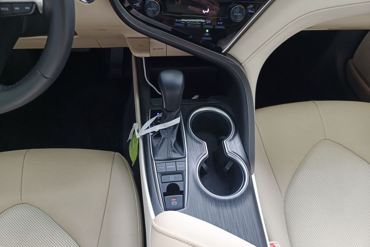 Toyota Camry 2021 car image #14