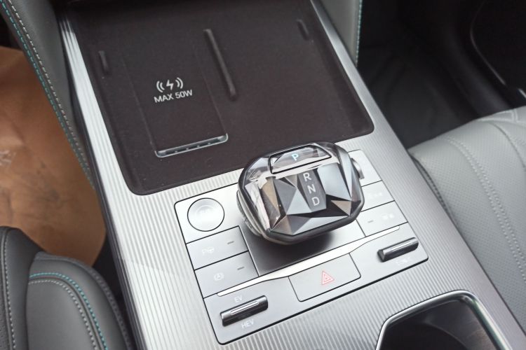 BYD SongL DM-i 2025 #14 BYD SongL DM-i 2025 car image #14