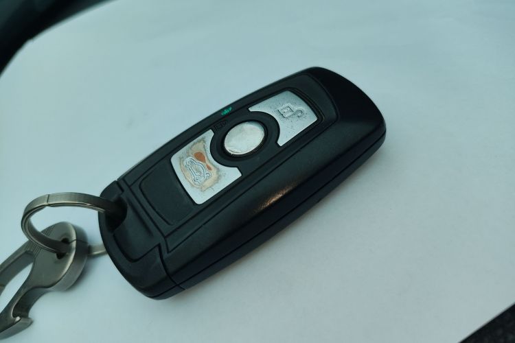 BMW 3 Series 2017 car image #14