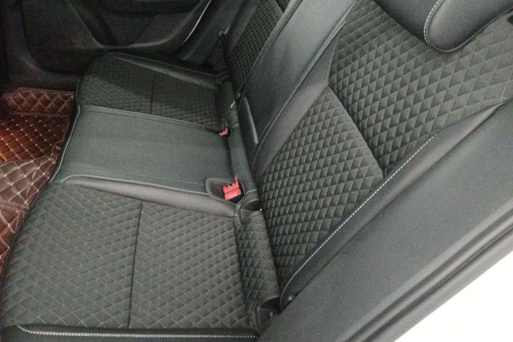 Skoda Octavia 2018 car image #14