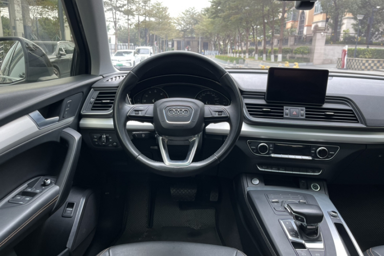 Audi Q5L 2020 car image #14