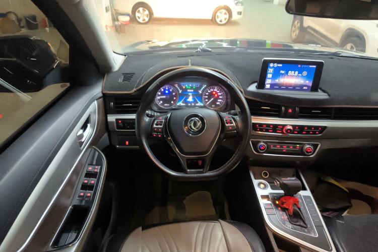 Forthing JOYEAR X5 2018 #14 Forthing JOYEAR X5 2018 car image #14