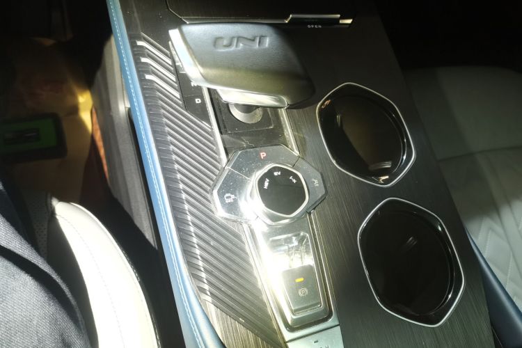 Changan UNI-K iDD 2022 immagine di auto #14