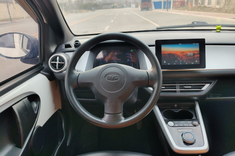 BYD e1 2020 car image #14