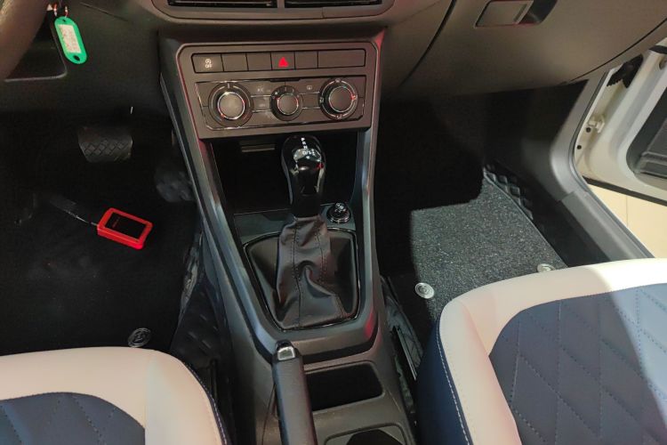Volkswagen T-Cross 2023 car image #14