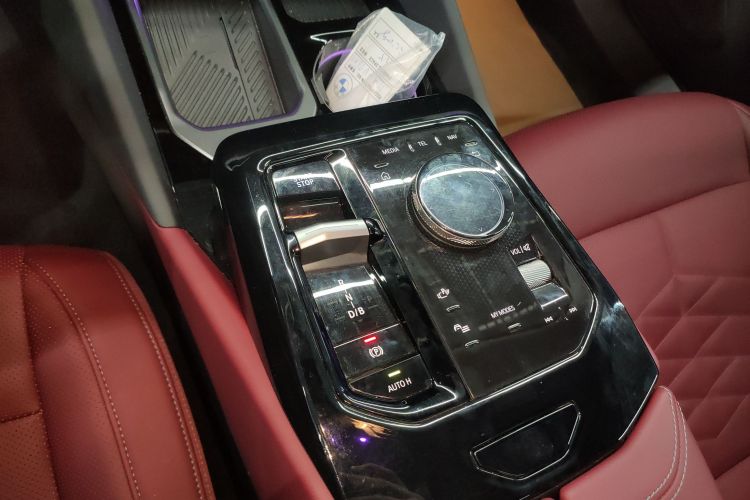 BMW i5 2025 car image #14