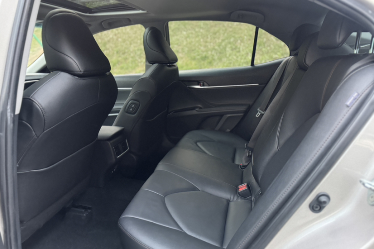 Toyota Camry 2022 car image #14